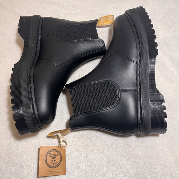 Dr. Martens VEGAN 2976 Quad Chelsea  Boots Black Unisex's Platform M-11 / W-12 - Picture 7 of 16